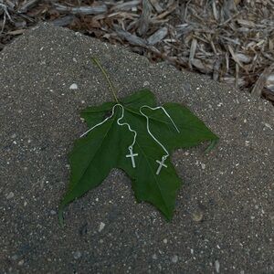 CROSS THREADER EARRINGS (silver)